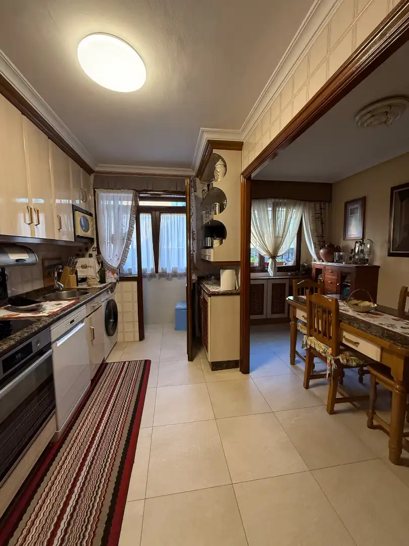 Küche von Wohnung zum Verkauf in Oviedo  mit Heizung, Terrasse und Abstellraum