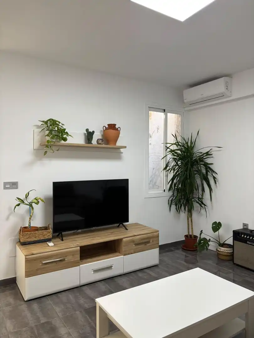 Apartment with terrace to rent in Ciudad Jardín - Tagarete - El Zapillo