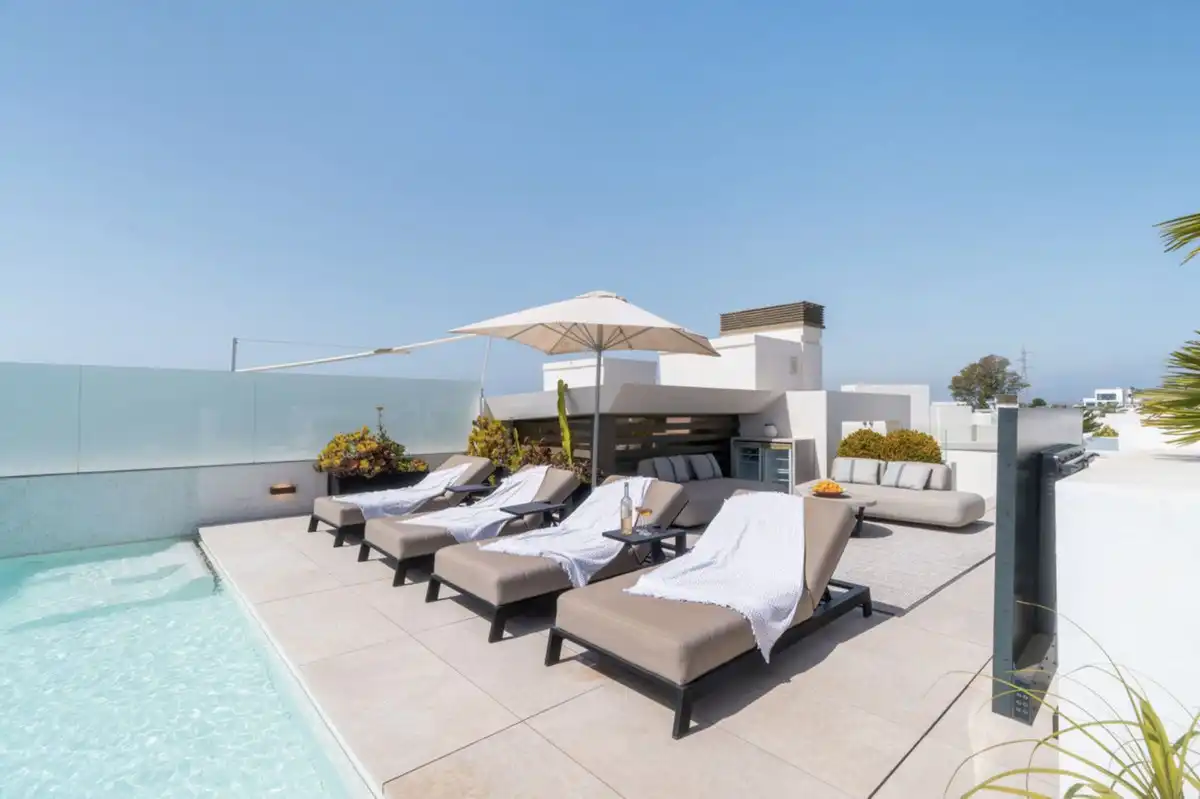 Chalet con piscina en venta en Nueva Andalucía, imagen 2