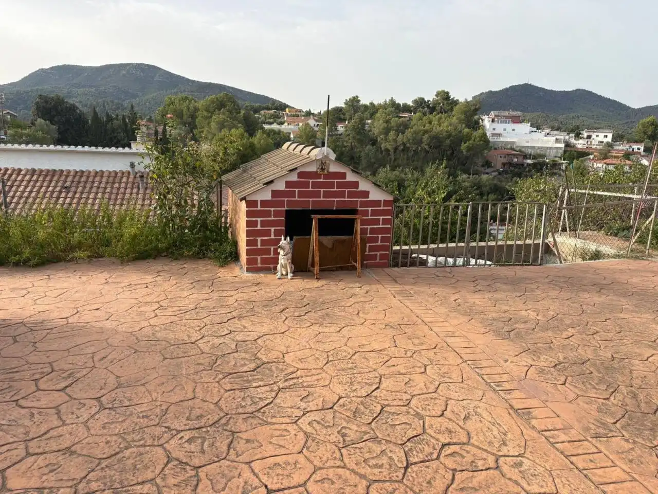 Vista exterior de Casa o xalet en venda en Olesa de Montserrat amb Aire condicionat, Jardí privat i Terrassa