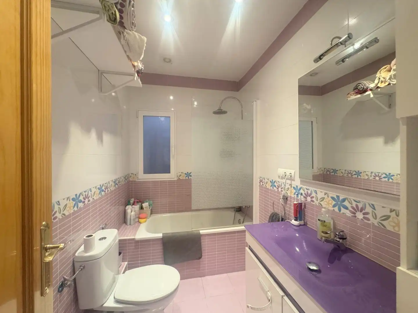 Badezimmer von Wohnung zum Verkauf in Candeleda mit Klimaanlage und Heizung
