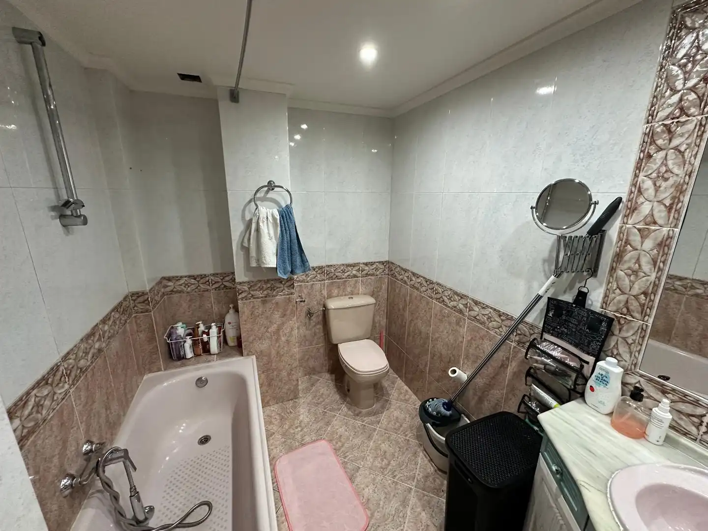 Bany de Casa o xalet en venda en Burgos amb Calefacció, Terrassa i Traster