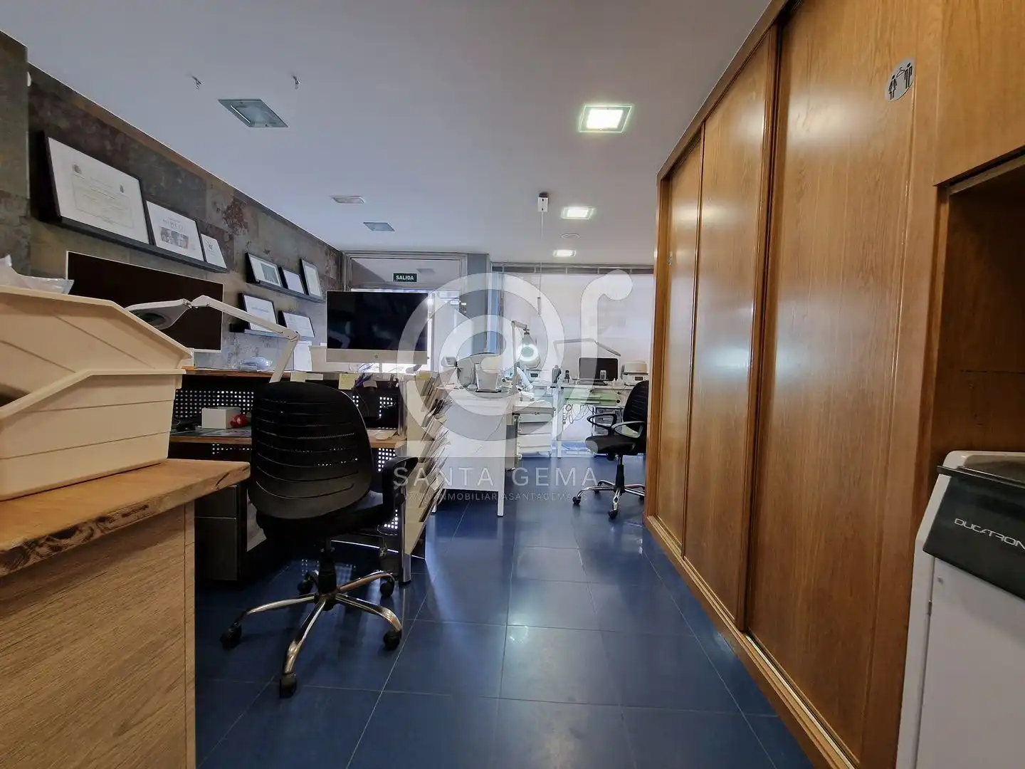 Local en venta en Cambre  con Alarma