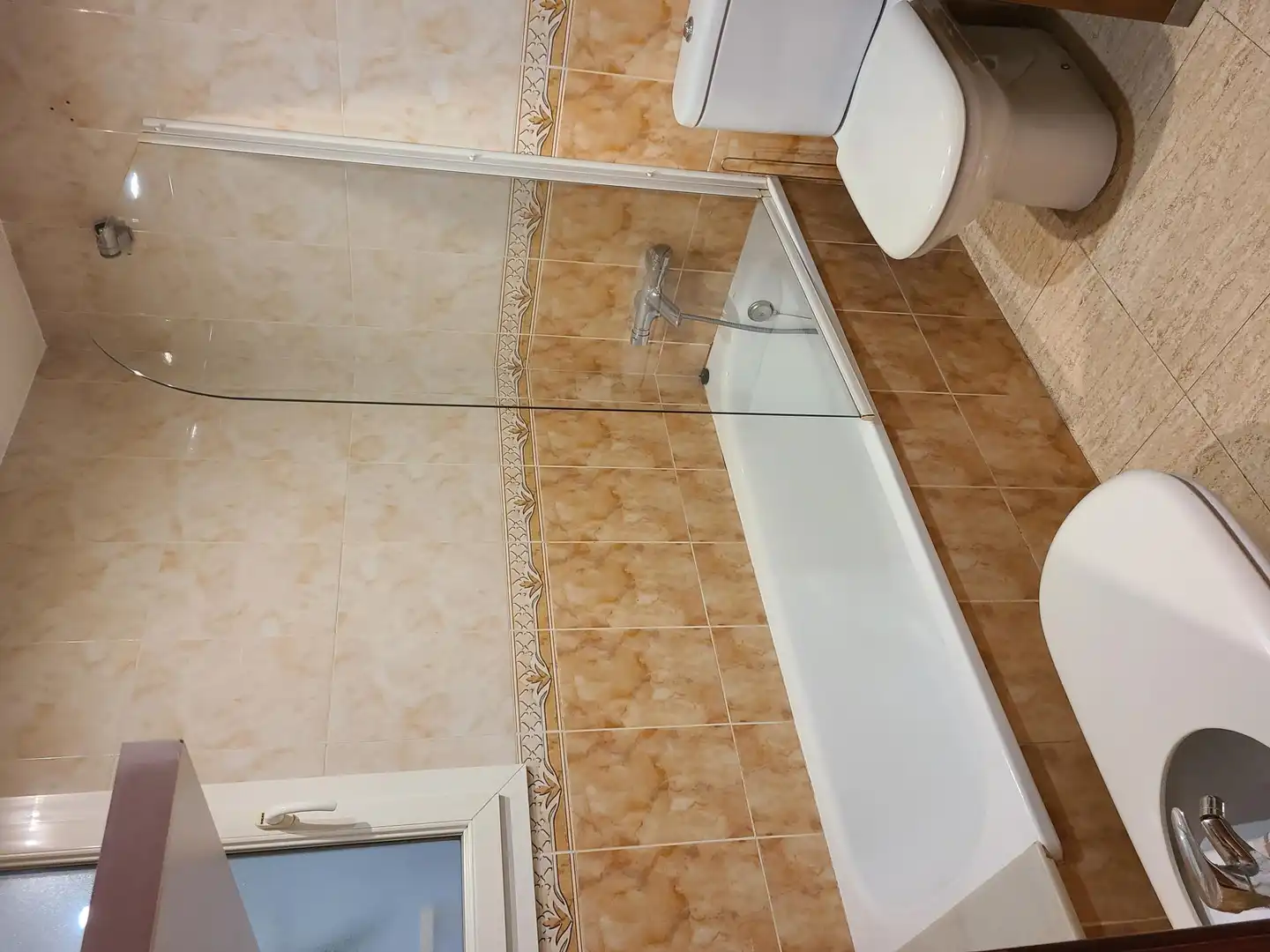 Bany de Pis en venda en Figueres amb Calefacció, Forn i Balcó