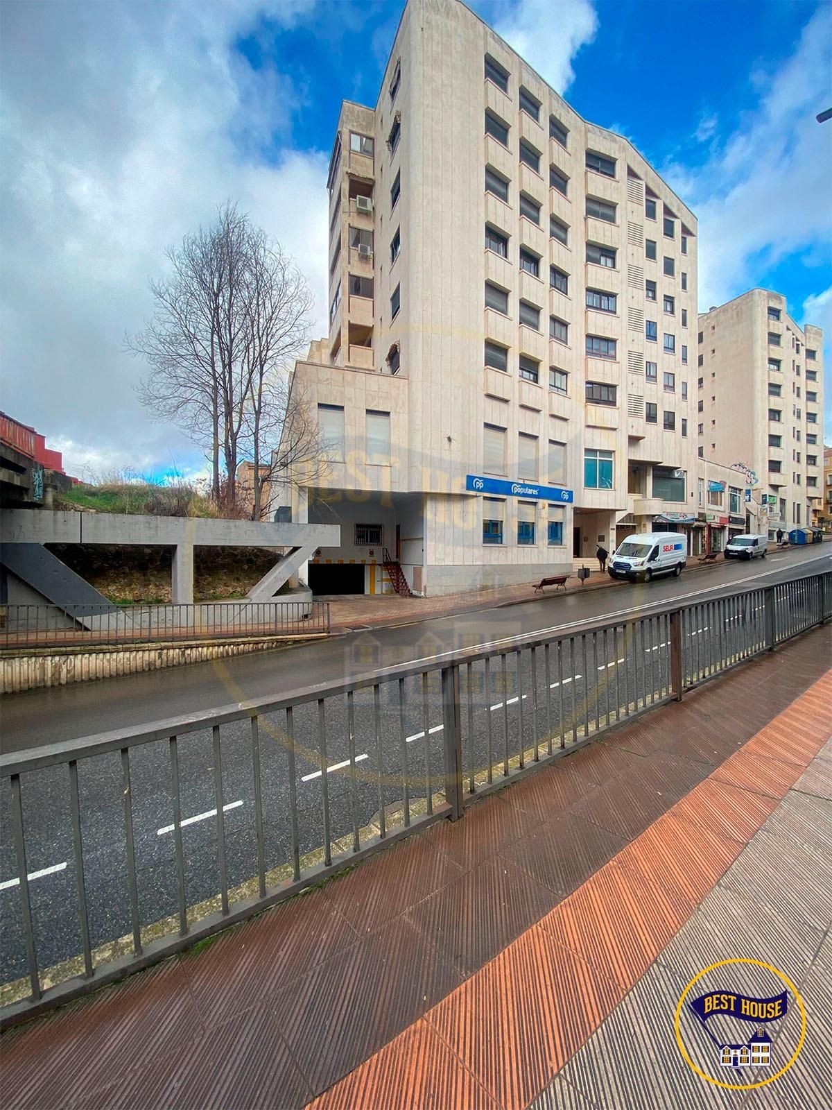 Vista exterior de Garatge en venda en Cuenca Capital
