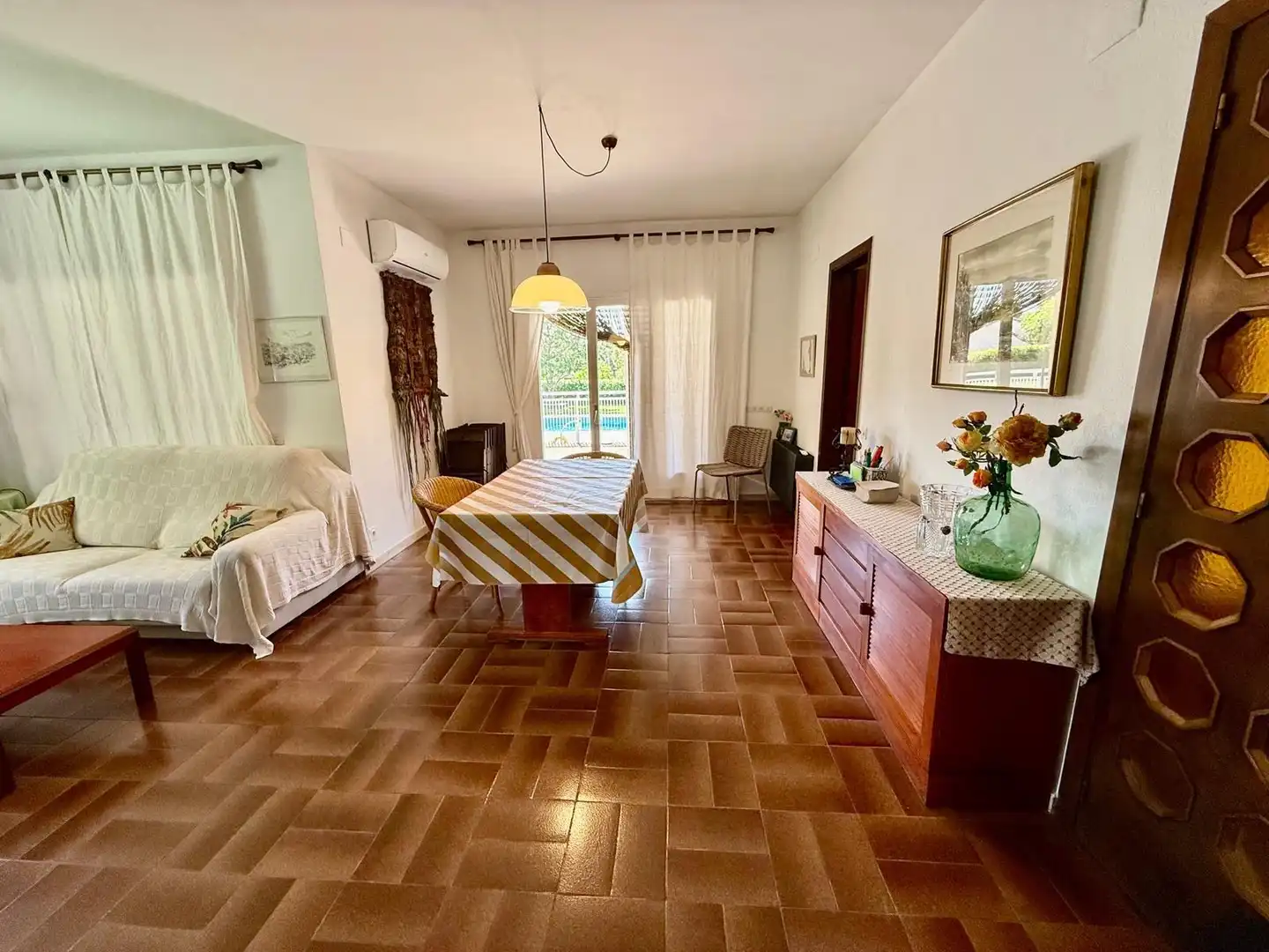 Sala de estar de Casa o chalet en venta en La Torre de Claramunt con Aire acondicionado, Calefacción y Jardín privado