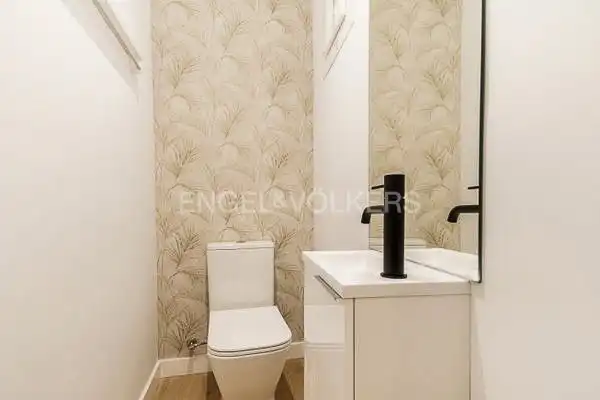 Bathroom of Flat for sale in Madrid  with Air Conditioner, Heating and Parquet flooring