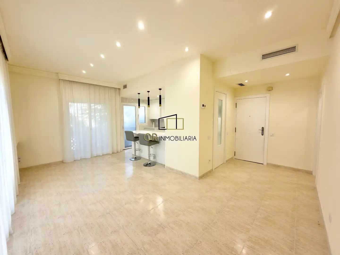 Sala d'estar de Pis en venda en Sitges amb Aire condicionat, Calefacció i Balcó