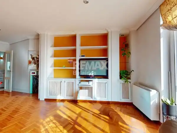 Sala d'estar de Dúplex en venda en Vigo  amb Calefacció i Traster