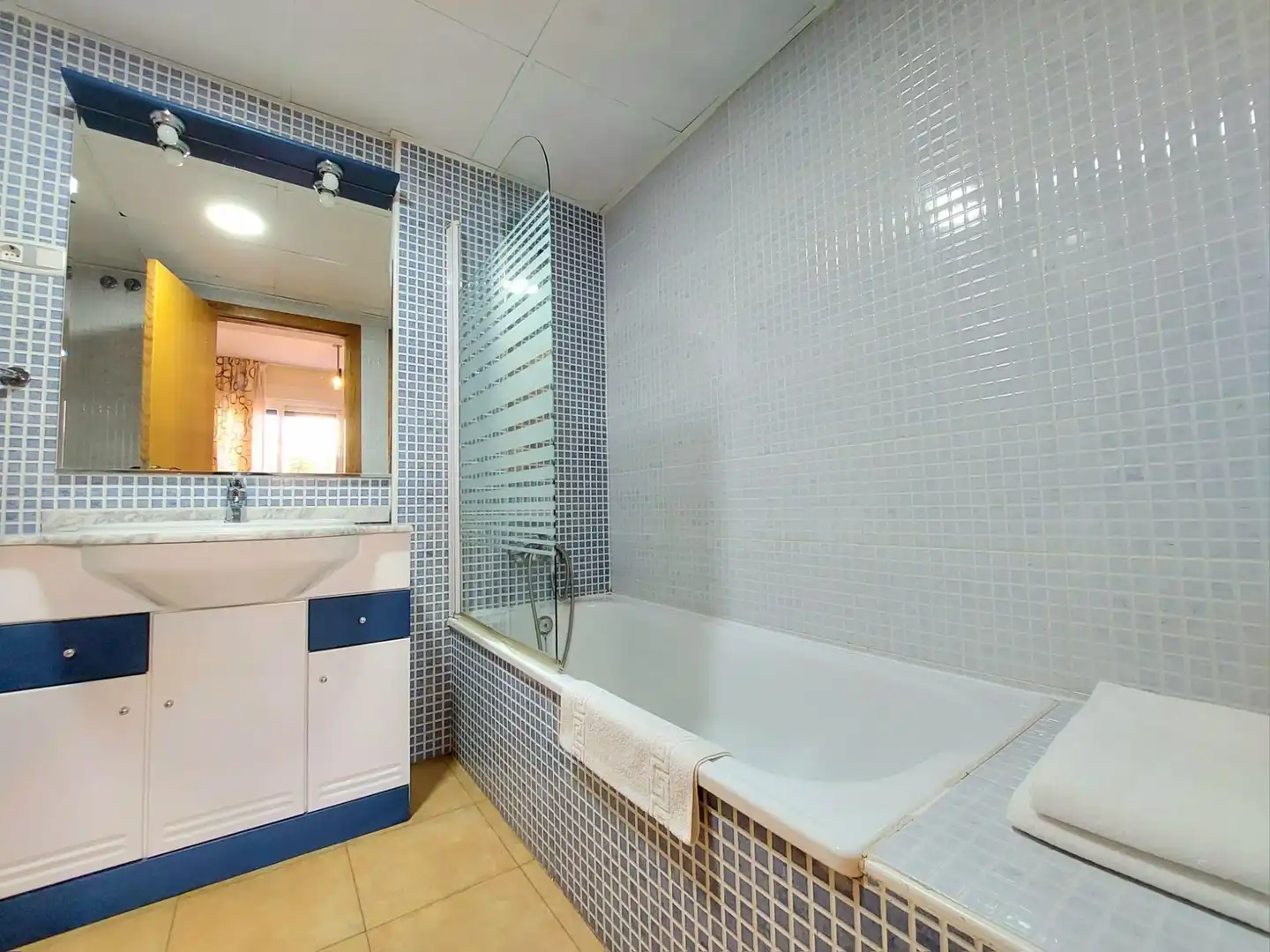 Baño de Apartamento en venta en Águilas con Aire acondicionado, Calefacción y Jardín privado