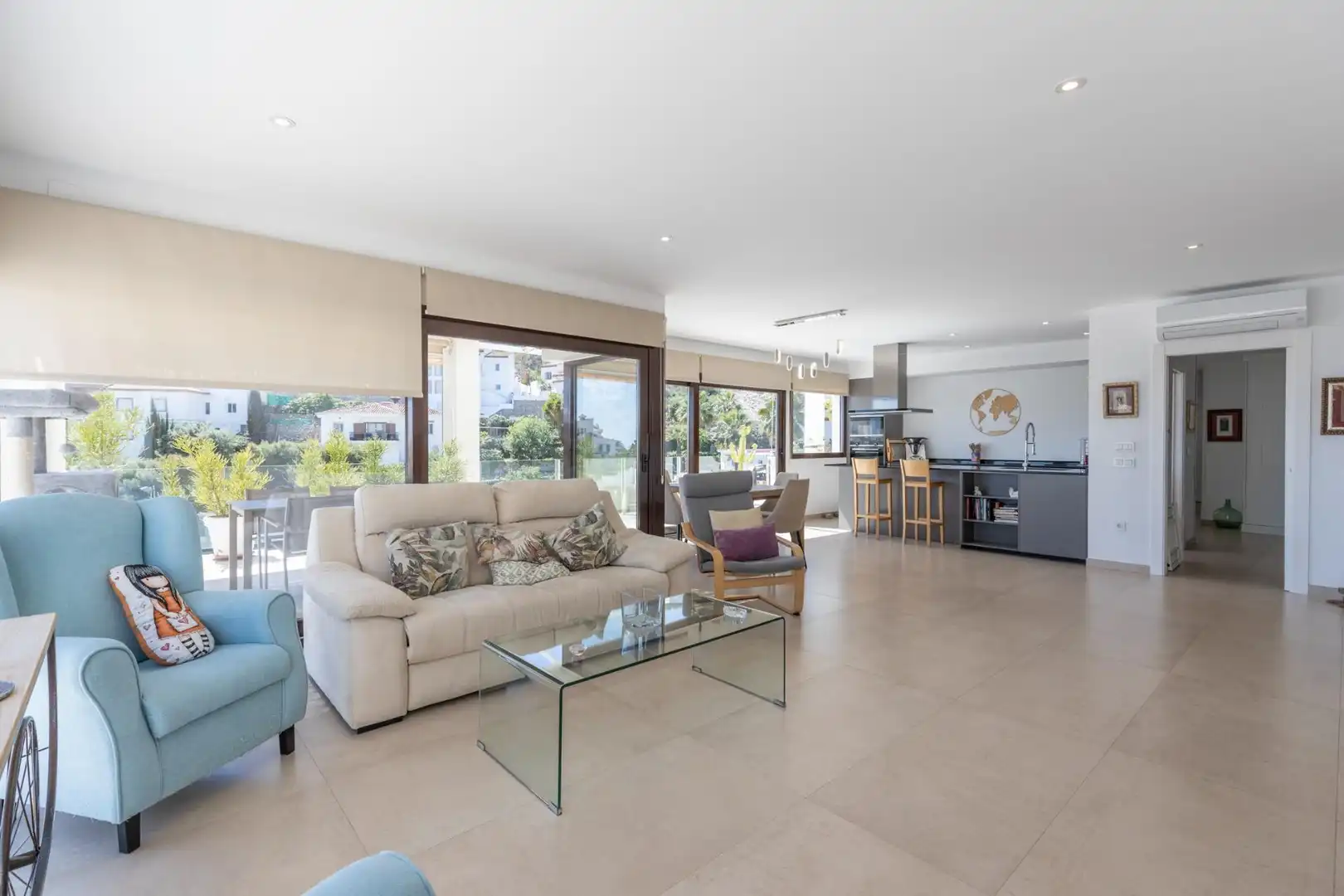 Sala d'estar de Casa o xalet en venda en Salobreña amb Aire condicionat, Jardí privat i Piscina