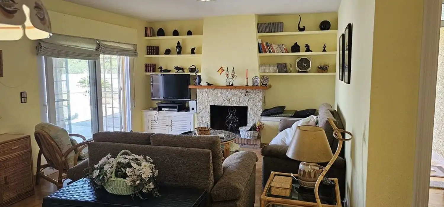 Sala d'estar de Casa o xalet en venda en Orihuela amb Aire condicionat, Jardí privat i Terrassa