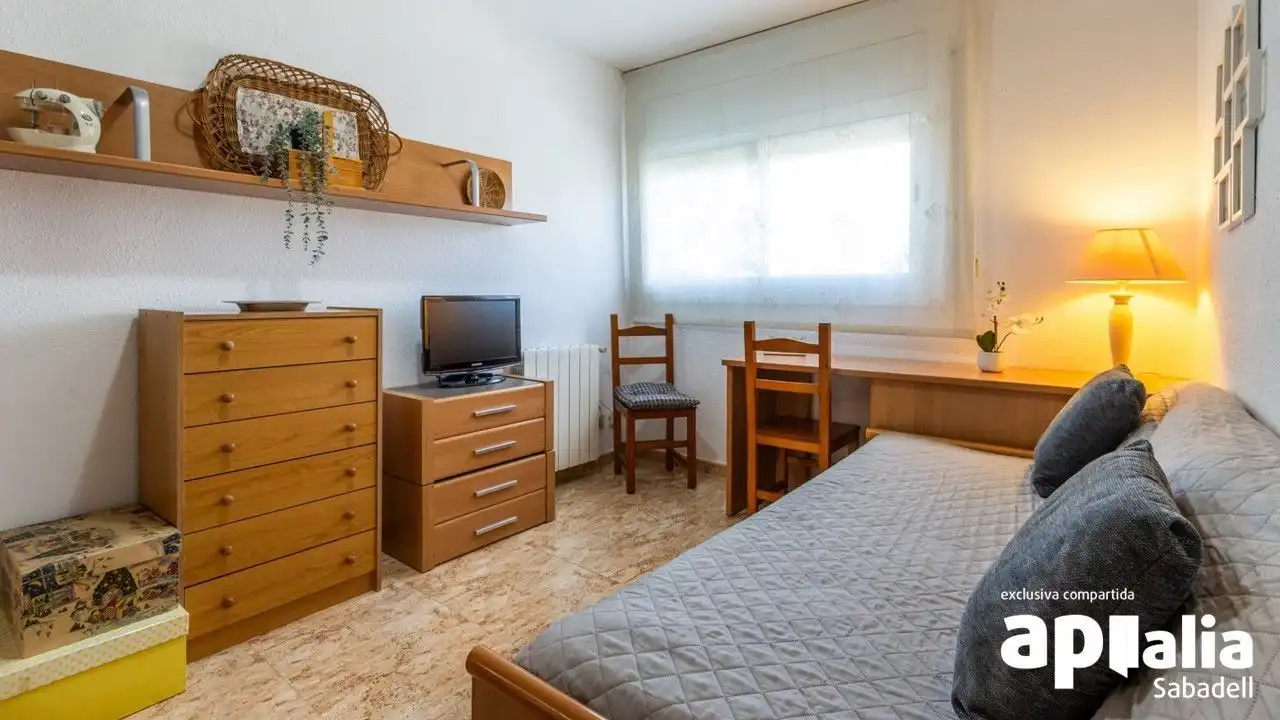 Dormitori de Casa o xalet en venda en Terrassa amb Aire condicionat, Calefacció i Jardí privat