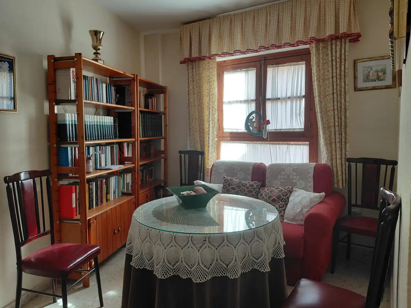 Living room of Flat for sale in Sevilla  with Air Conditioner, Heating and Storage room