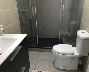 Bathroom of Flat to rent in  Albacete Capital  with Air Conditioner, Heating and Private garden