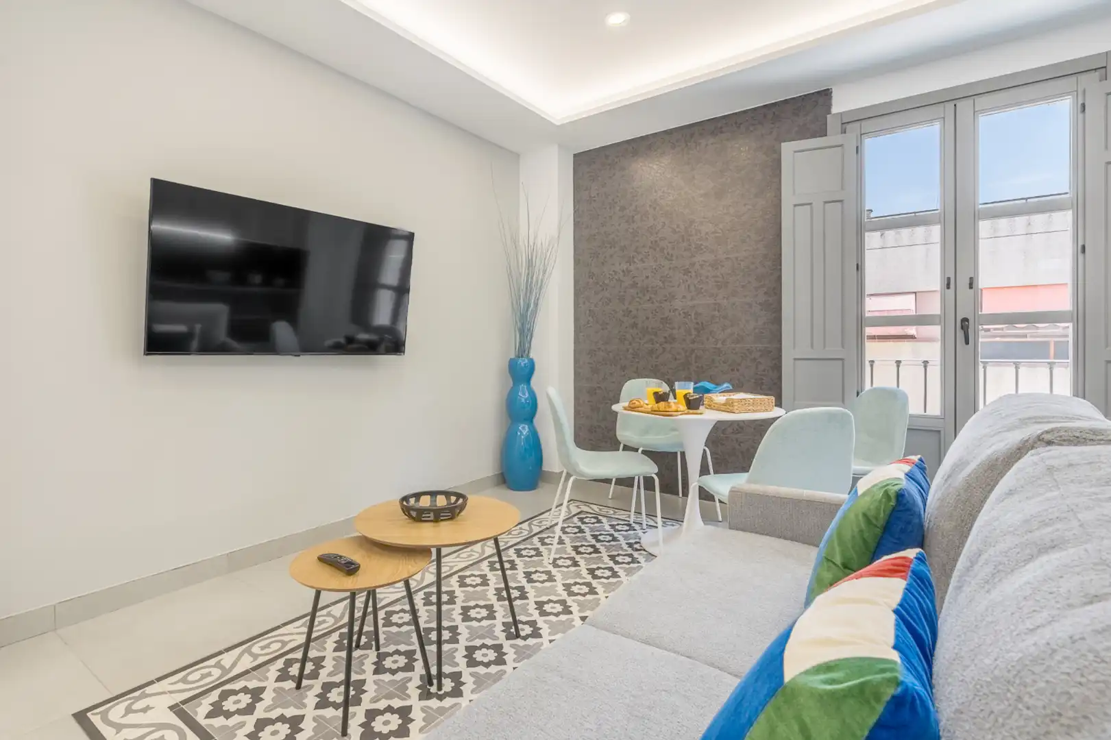 Living room of Flat for rent in Granada  with Air Conditioner, Heating and Furnished