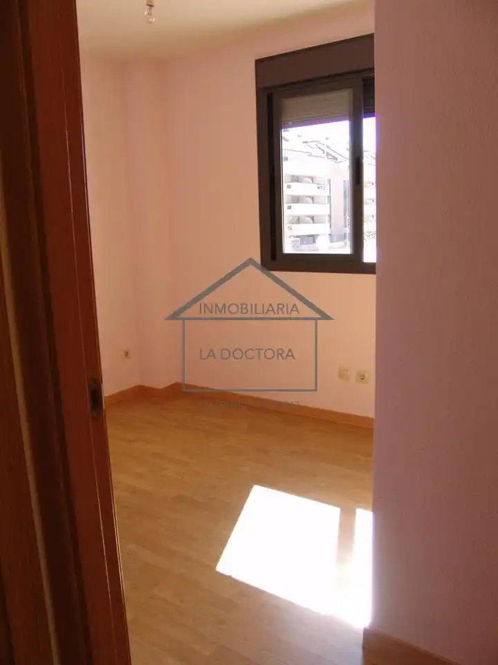 Habitación de Piso de alquiler en Navalcarnero con Aire acondicionado, Calefacción y Trastero