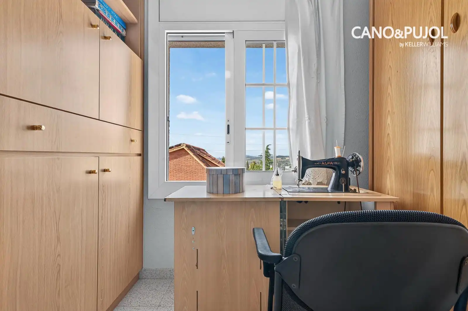 Bedroom of Houses for sale in Ca n'Oriol