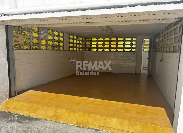 Aparcament de Casa o xalet en venda en Nigrán amb Calefacció, Jardí privat i Parquet