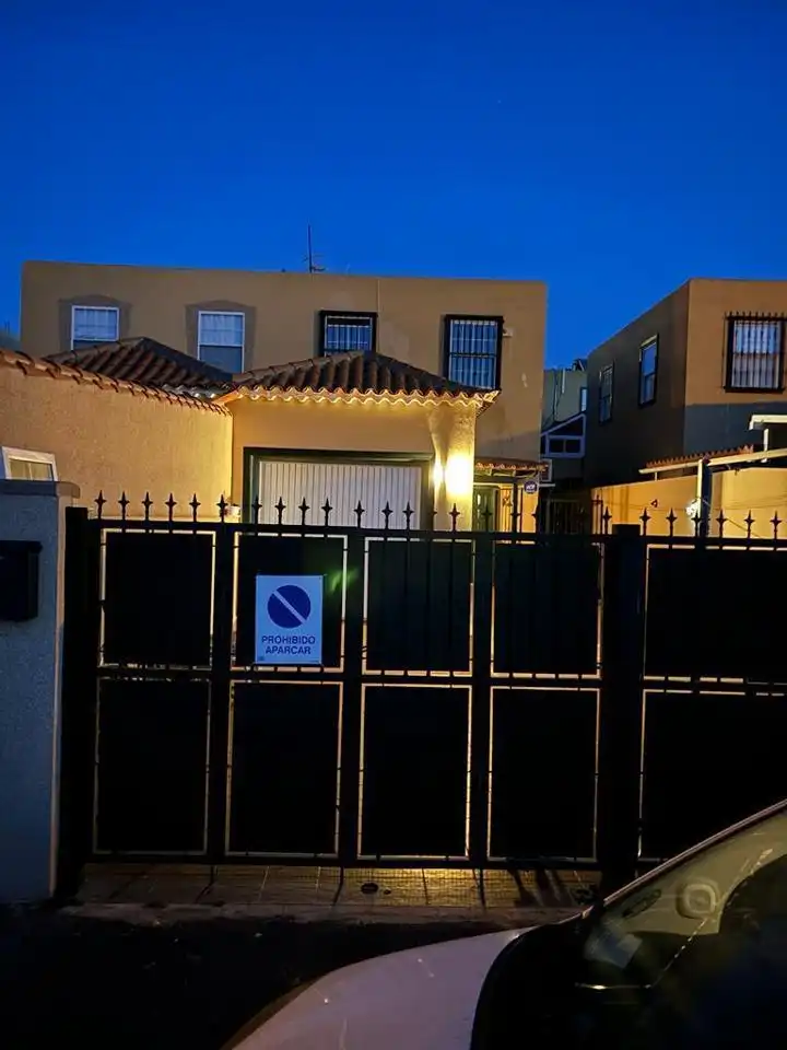 Vista exterior de Casa adosada en venta en Arona con Aire acondicionado y Terraza