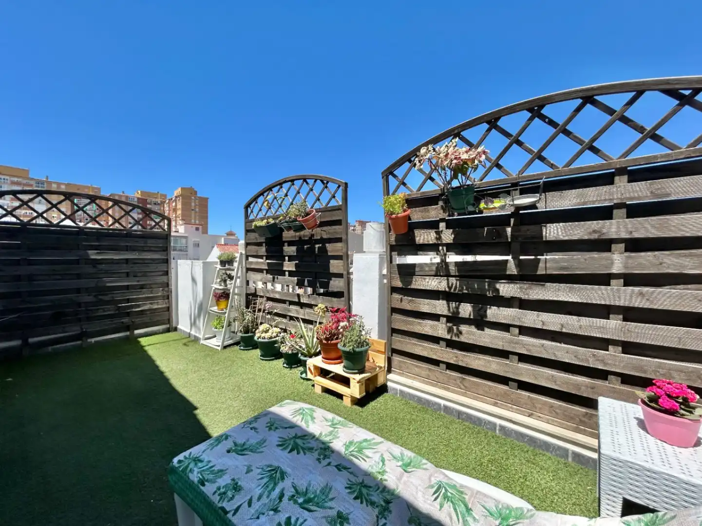Terrasse von Einfamilien-Reihenhaus zum Verkauf in Málaga mit Klimaanlage, Terrasse und Abstellraum