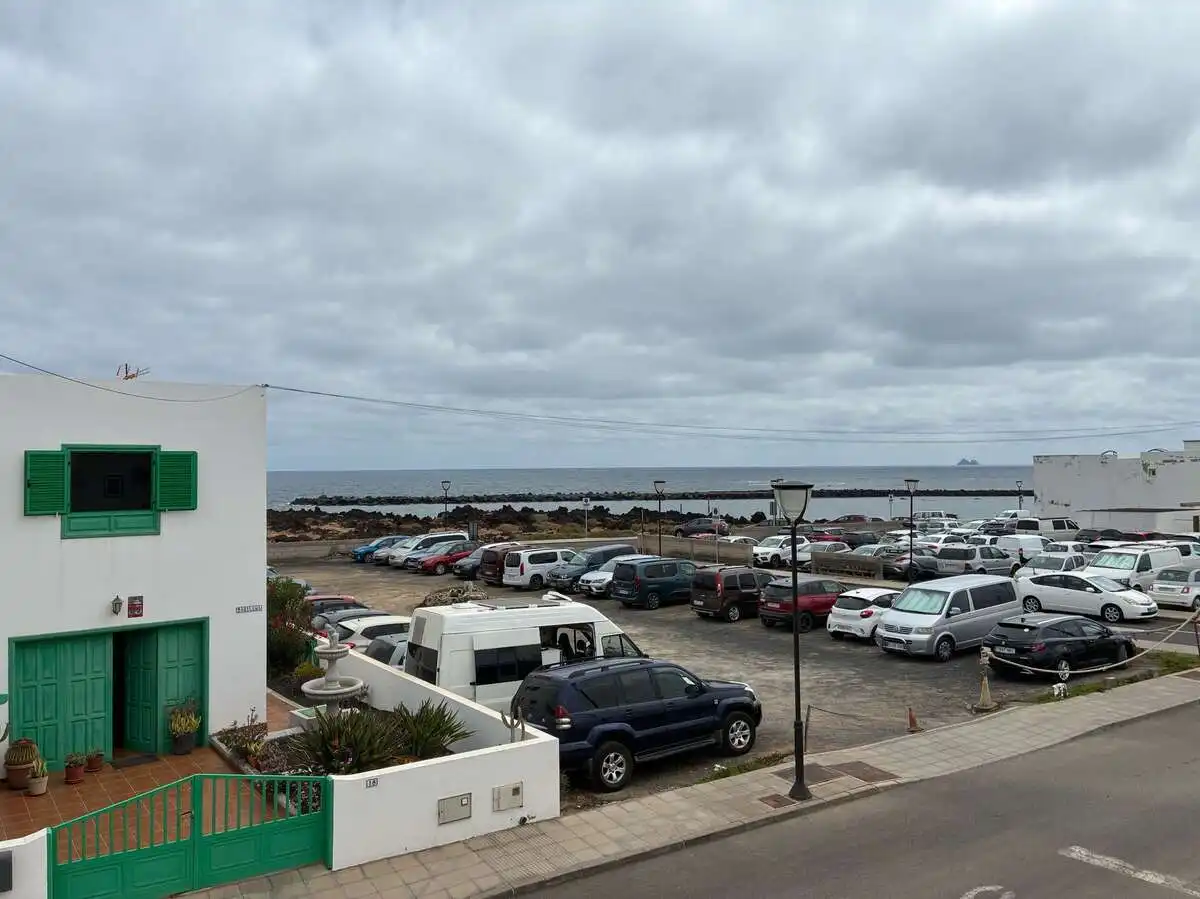 Parkplatz von Maisonette zum Verkauf in Haría mit Terrasse, Abstellraum und Möbliert