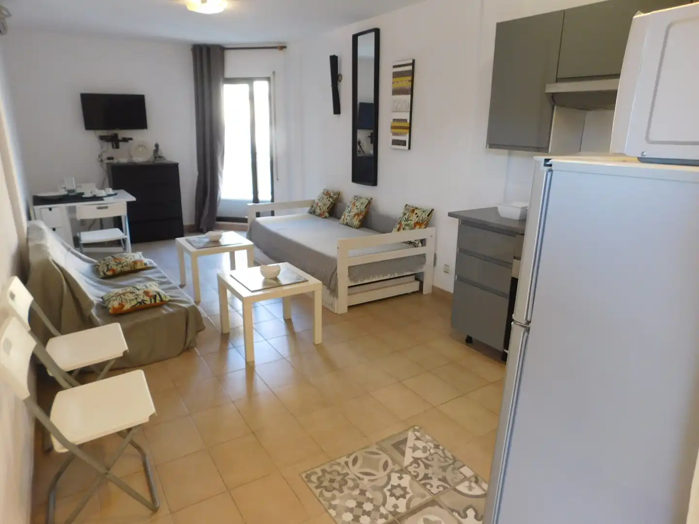 Sala de estar de Estudio de alquiler en Roses con Amueblado, Horno y Lavadora