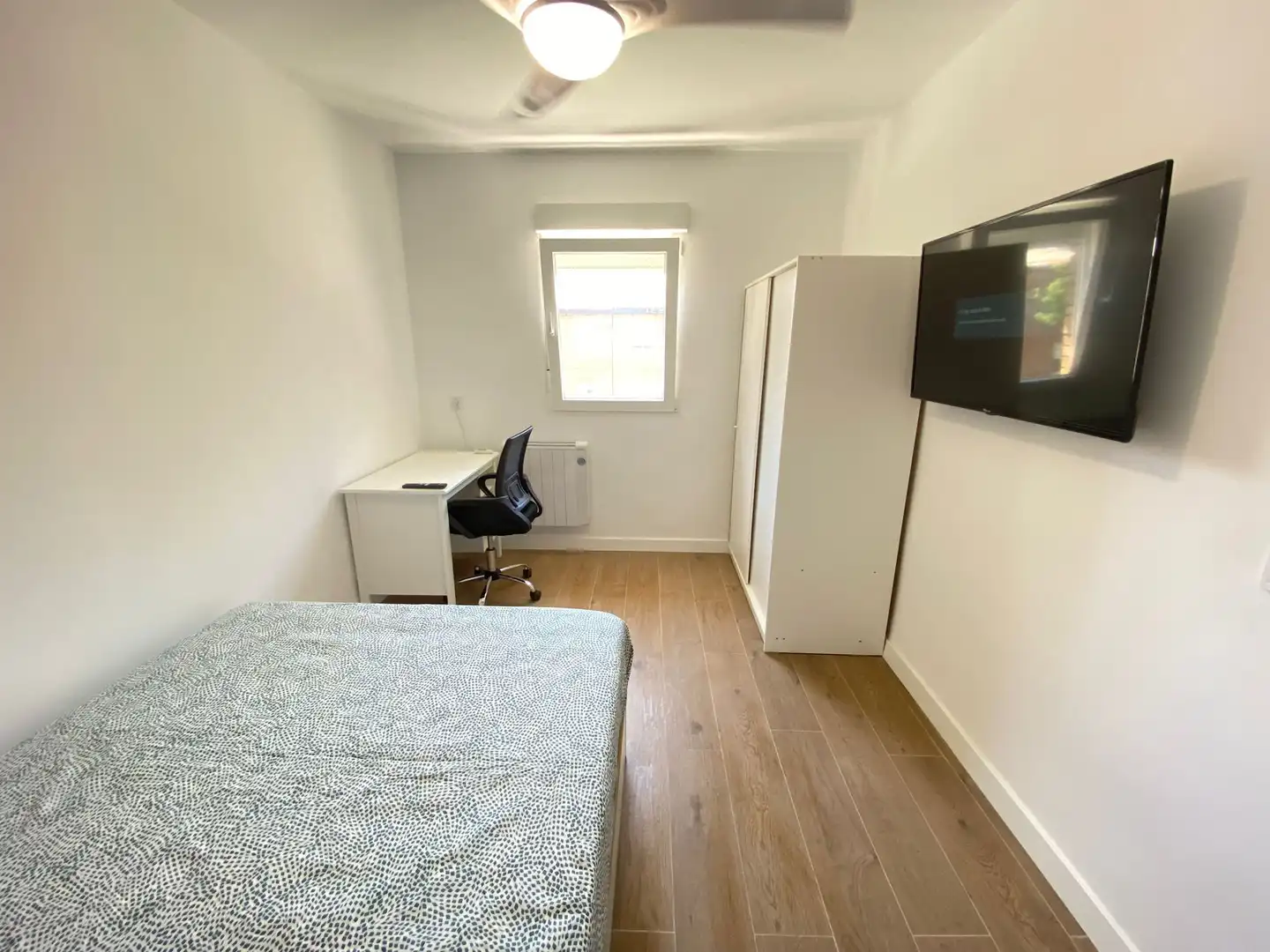 Room in Calle Orio, 4, Los Ángeles