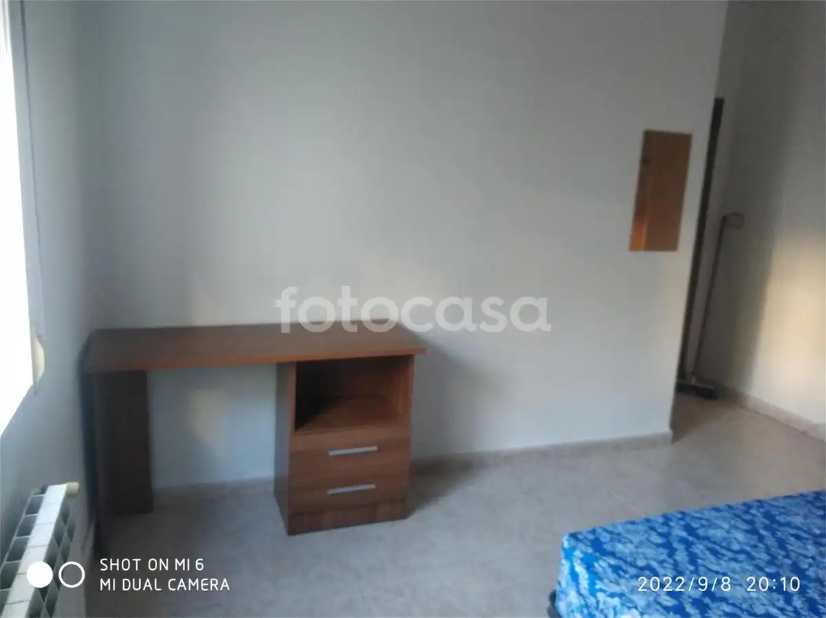 Habitación de Piso de alquiler en Ourense Capital  con Calefacción, Amueblado y Horno