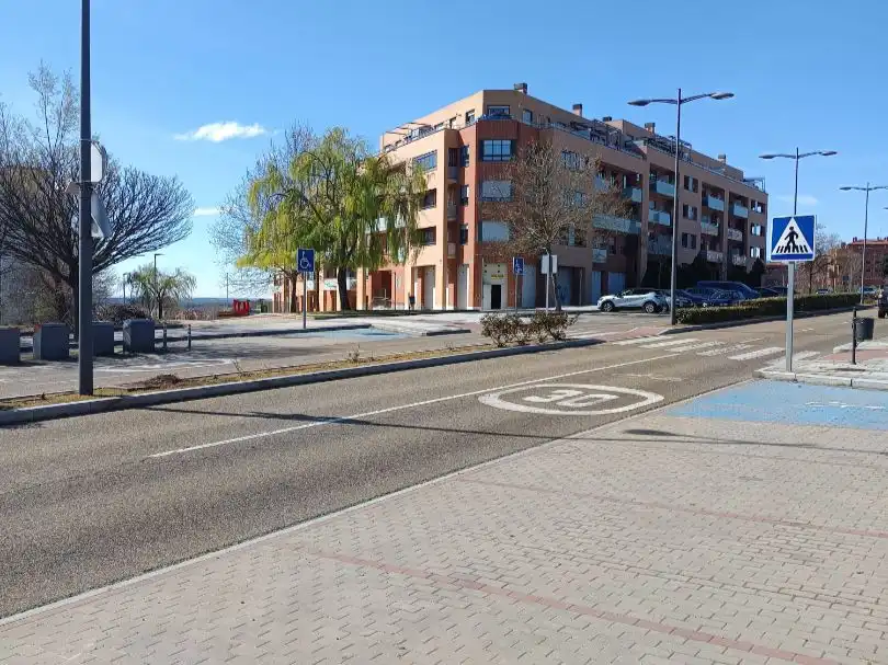 Vista exterior de Local en venda en Arroyo de la Encomienda