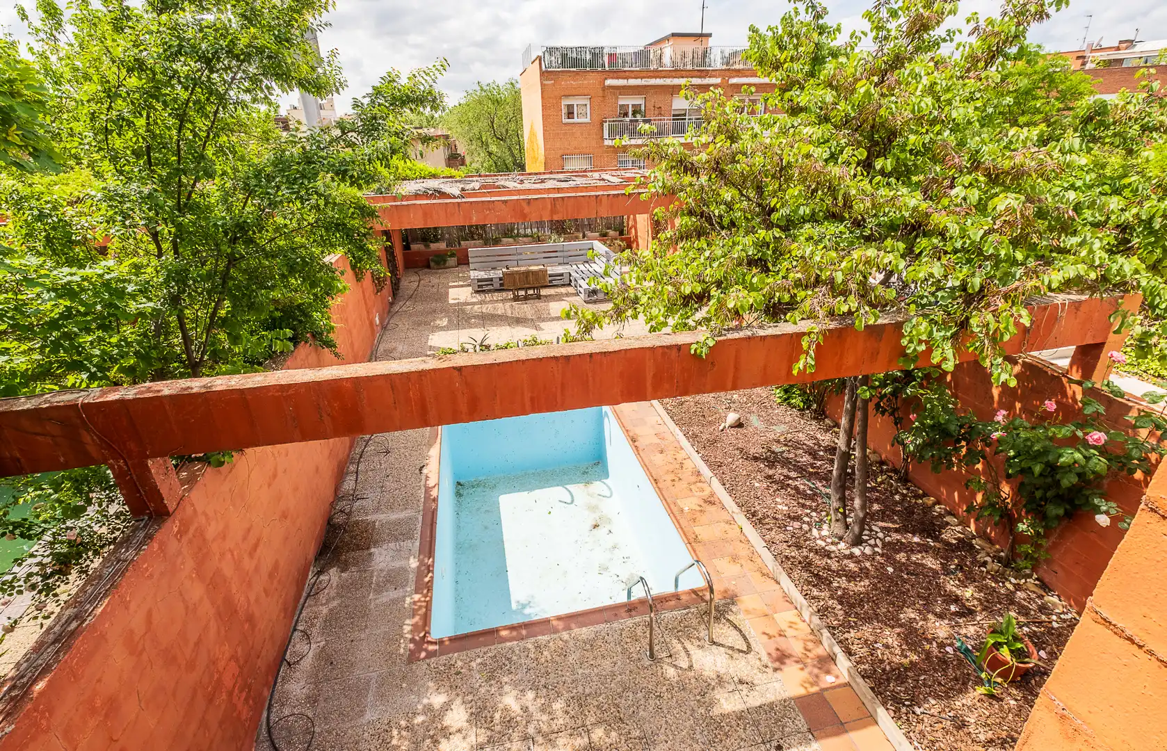 Piscina de Casa adosada en venta en Madrid