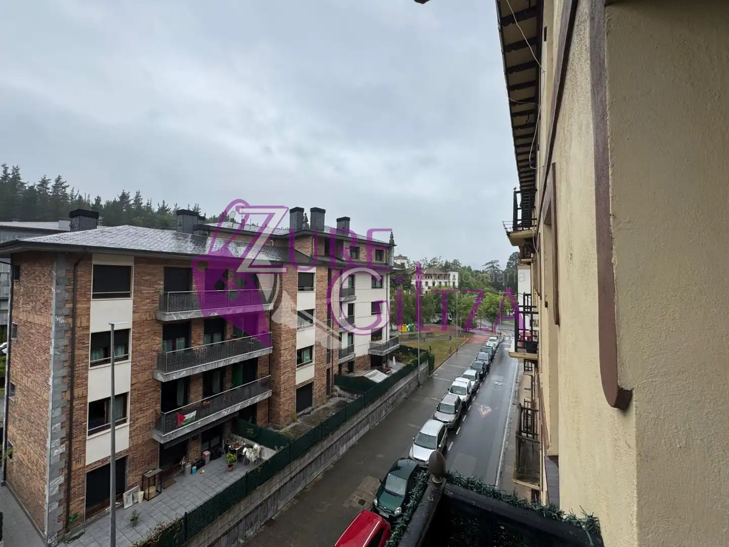 Vista exterior de Pis en venda en Durango amb Calefacció i Moblat