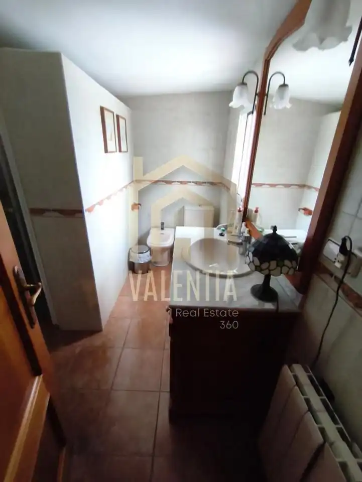 Bathroom of Houses for sale in Buñol  with Air Conditioner, Furnished and Alarm