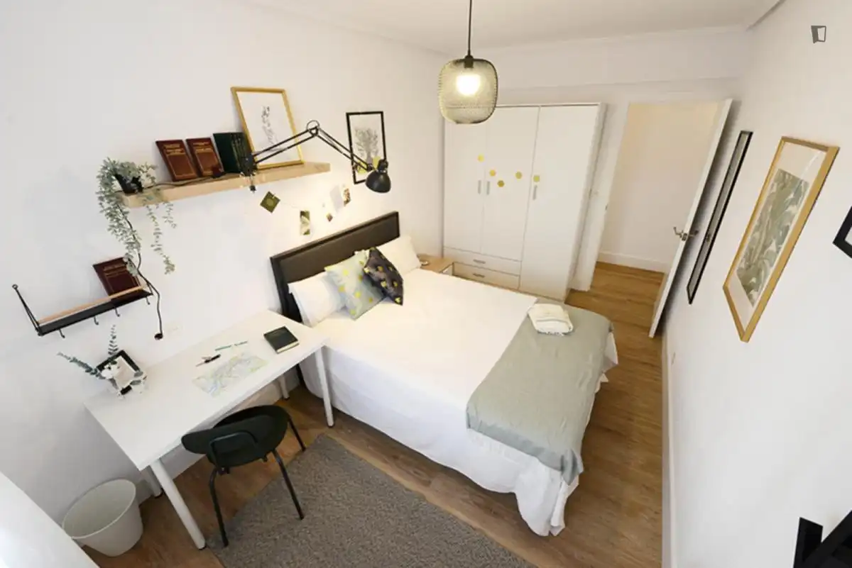 Schlafzimmer von Wohnungen zur untervermieten in Bilbao  mit Möbliert, Ofen und Waschmaschine