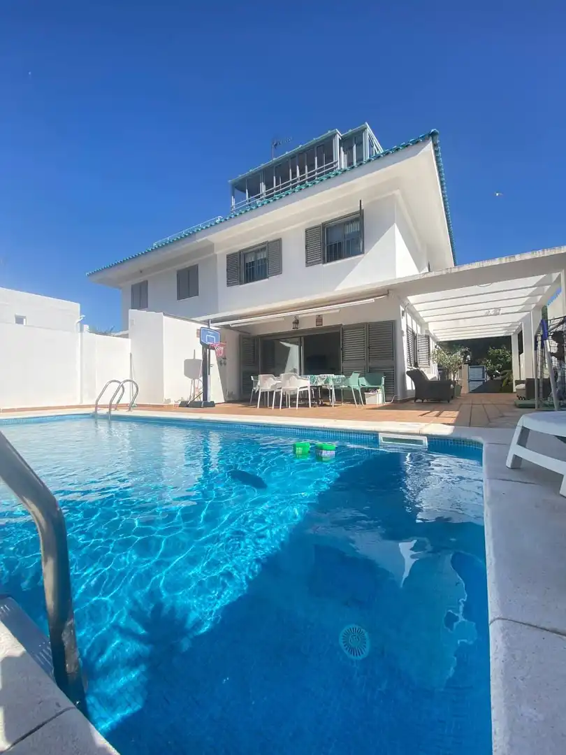 Piscina de Casa o xalet de lloguer en Islantilla amb Aire condicionat, Terrassa i Balcó