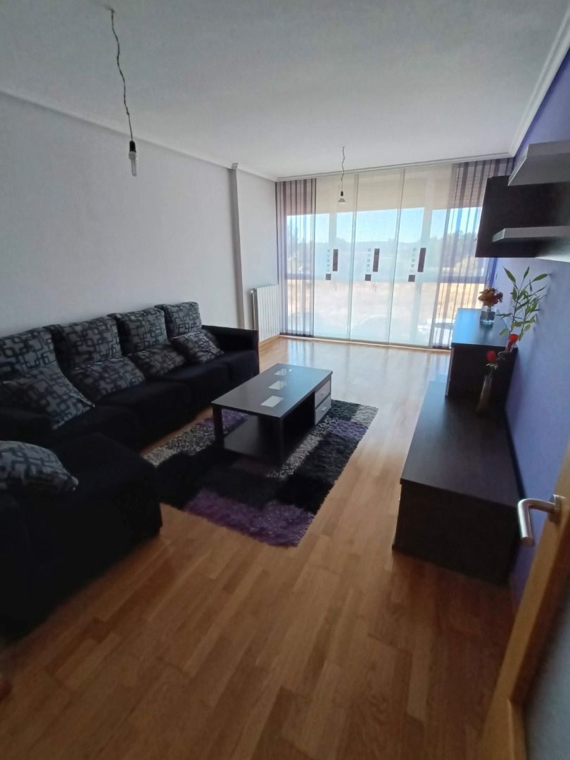 Apartment to rent in Calle Rosalía de Castro, 1, Universidad - Las Huelgas
