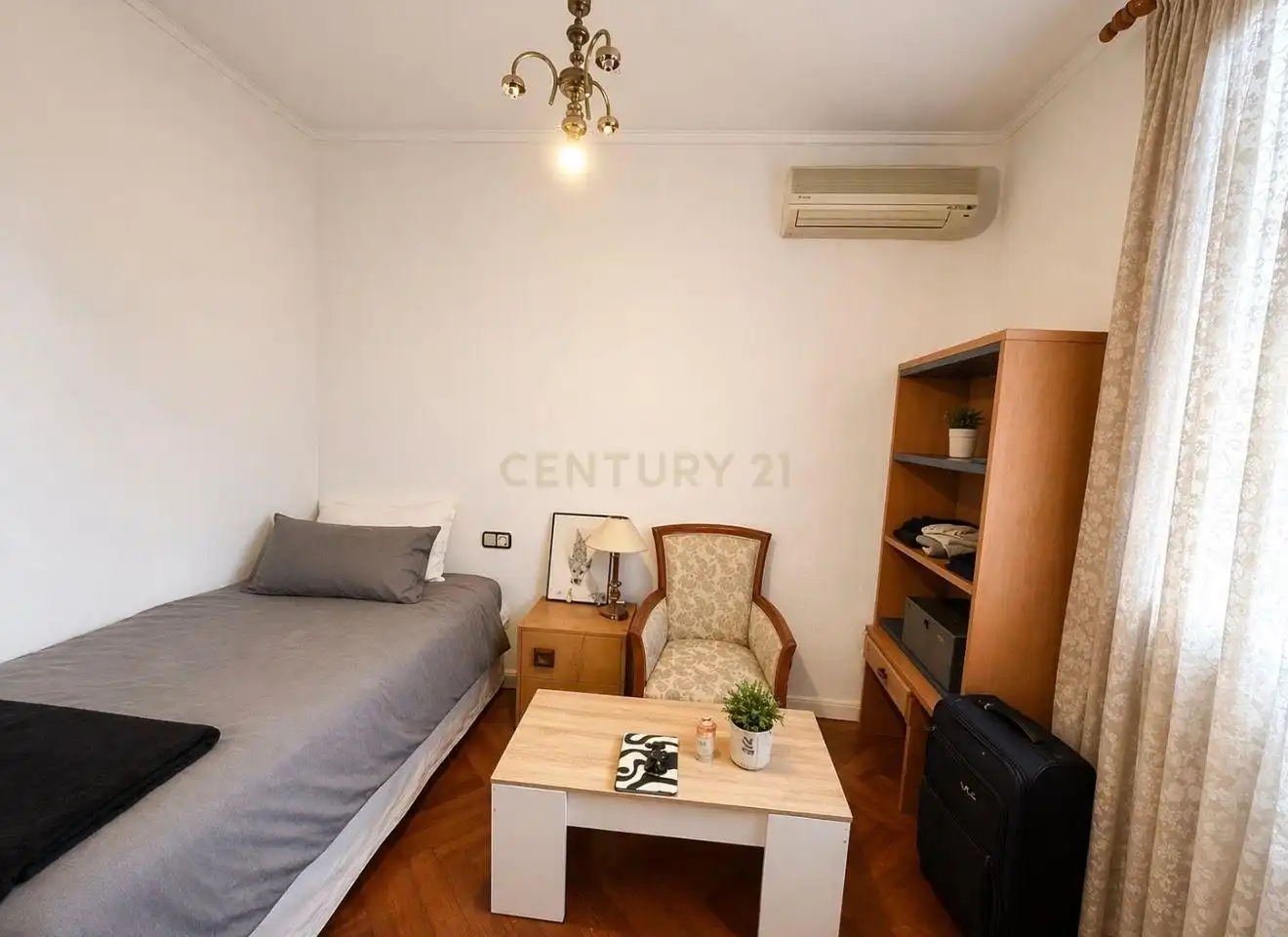 Bedroom of Houses for sale in Madrid  with Air Conditioner, Private garden and Storage room