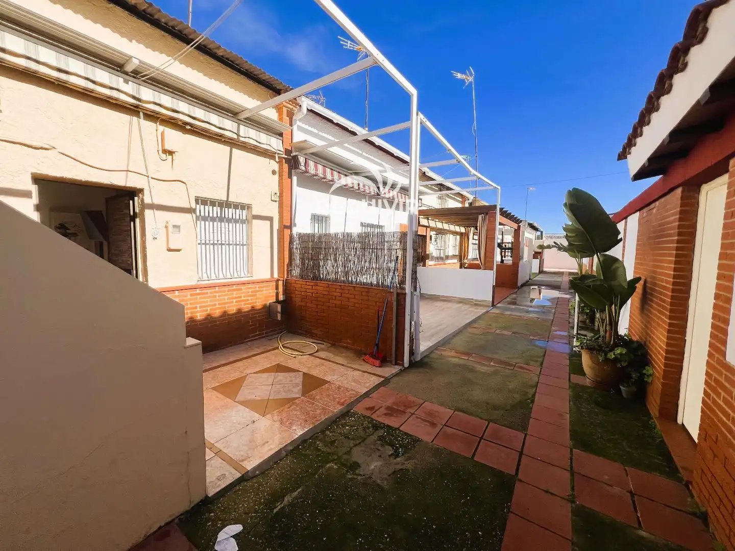 Vista exterior de Casa adosada en venta en Almonte con Aire acondicionado, Terraza y Amueblado