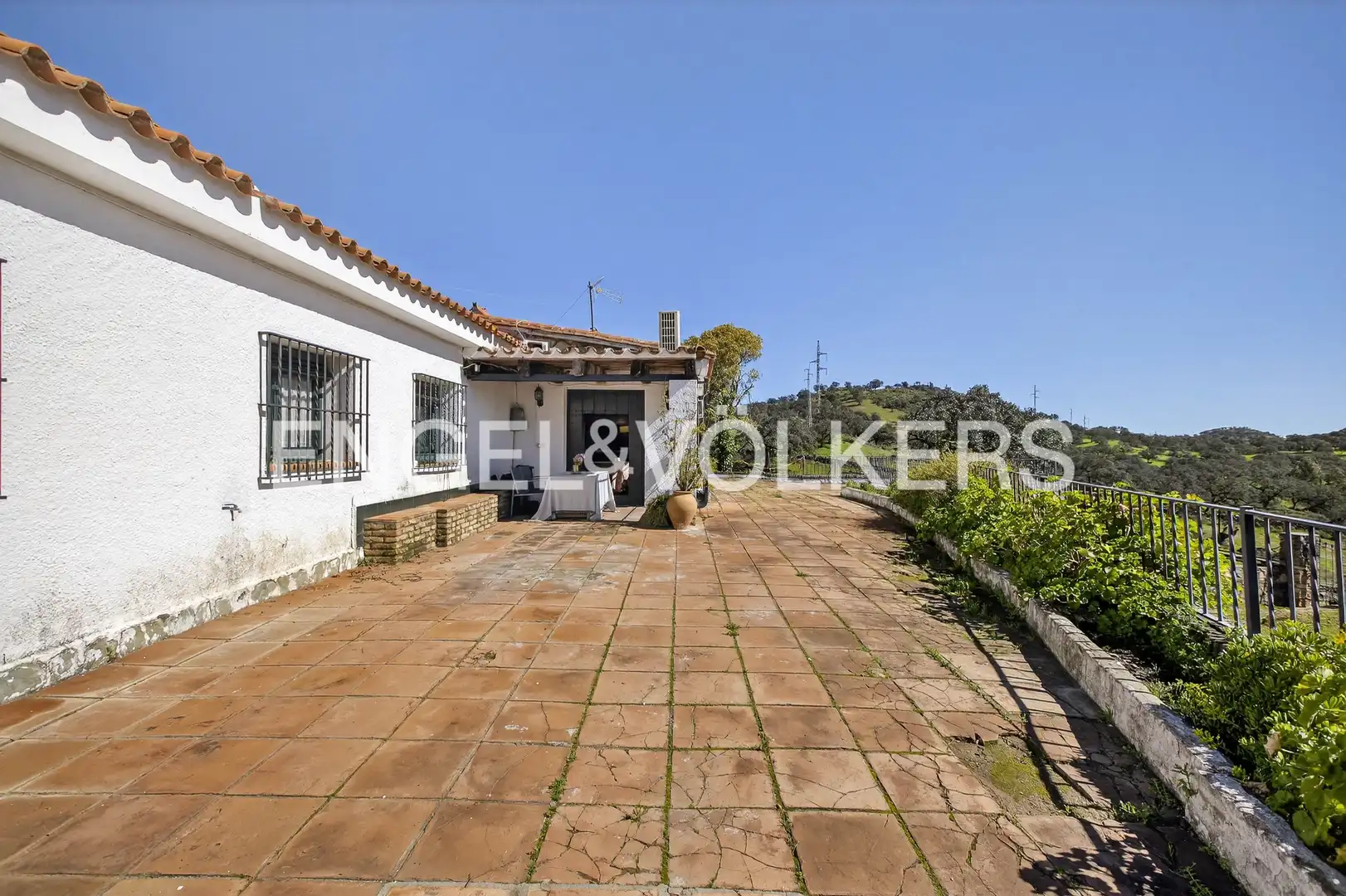 Vista exterior de Finca rústica en venta en El Castillo de las Guardas con Aire acondicionado, Calefacción y Jardín privado