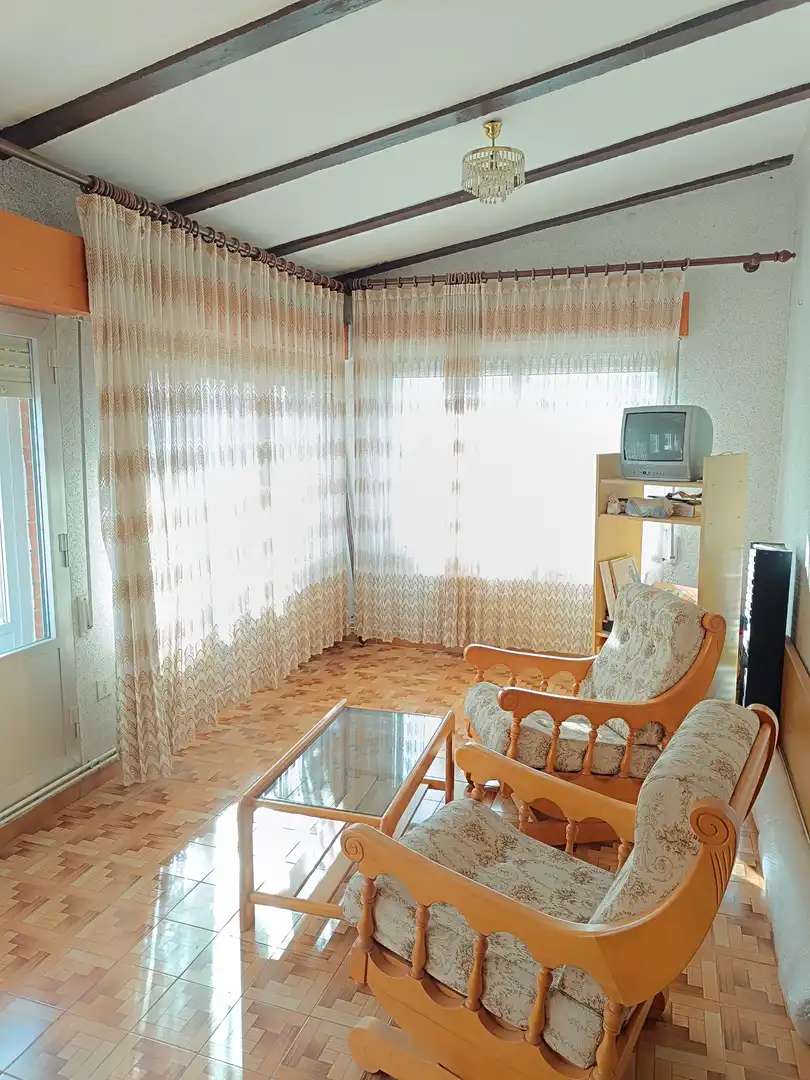 Sala d'estar de Casa o xalet en venda en Barruelo de Santullán amb Calefacció, Parquet i Terrassa