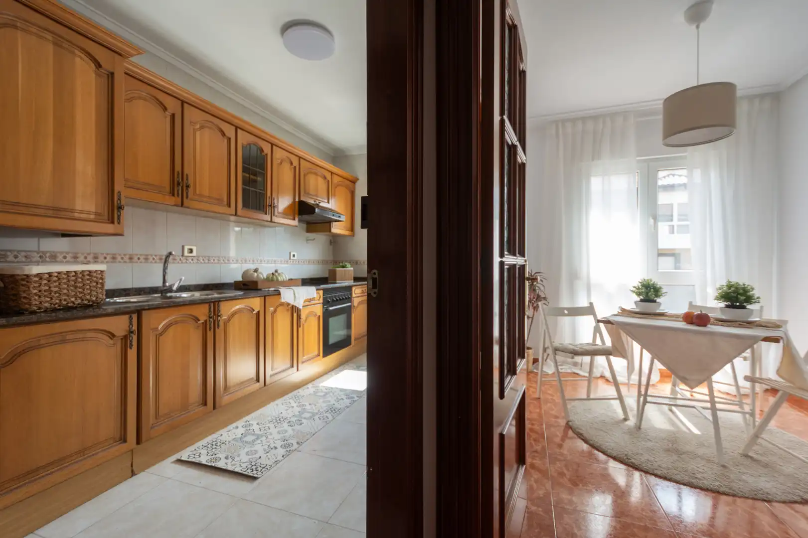 Cuina de Casa o xalet en venda en Avilés amb Calefacció, Jardí privat i Parquet