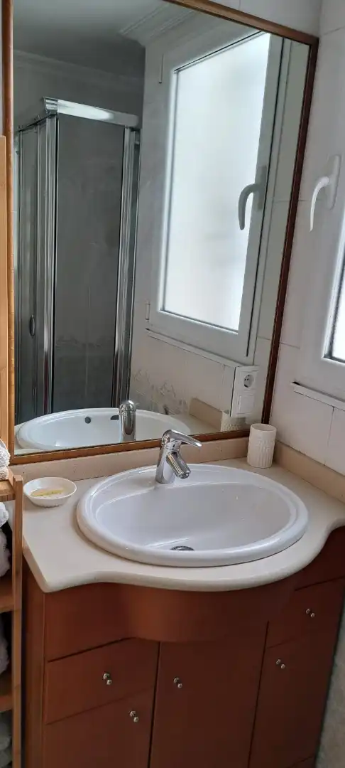 Bany de Pis en venda en Oviedo  amb Calefacció, Parquet i Traster