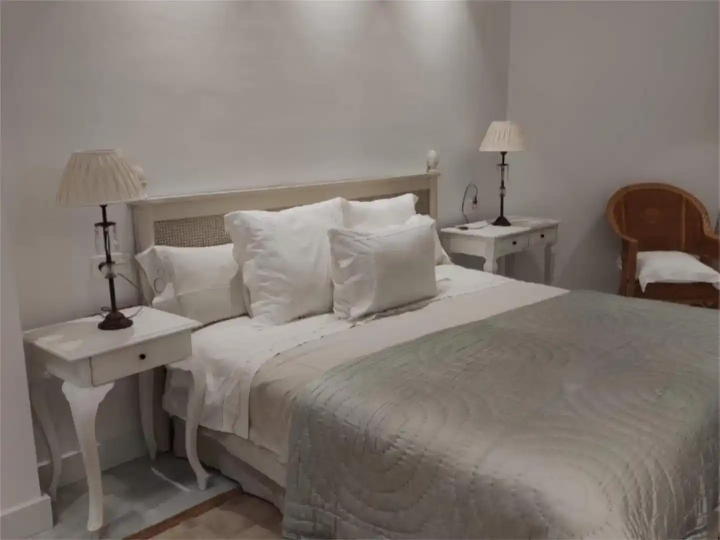 Dormitori de Pis en venda en Marbella amb Piscina i Balcó