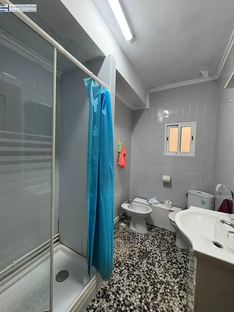 Bathroom of Flat for rent in Valencia  with Furnished and Balcony