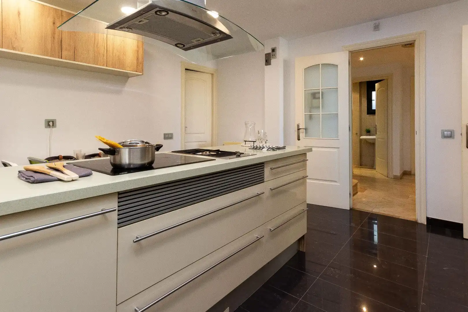 Cocina de Casa o chalet en venta en Cerdanyola del Vallès con Aire acondicionado, Calefacción y Jardín privado