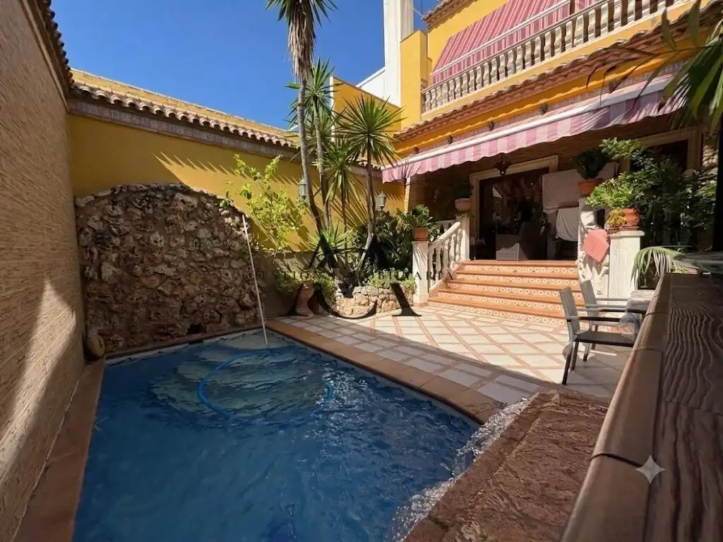 Piscina de Casa o xalet en venda en Lucena amb Piscina comunitària