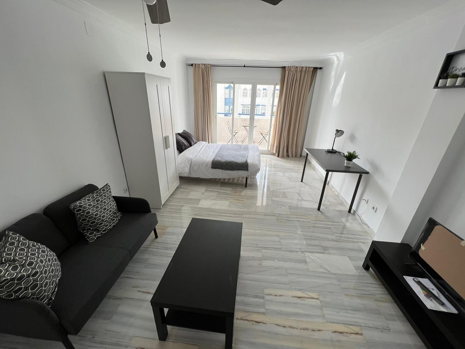 Flat to share in N/A, -1, Parque Ayala - Jardín de la Abadía - Huelín