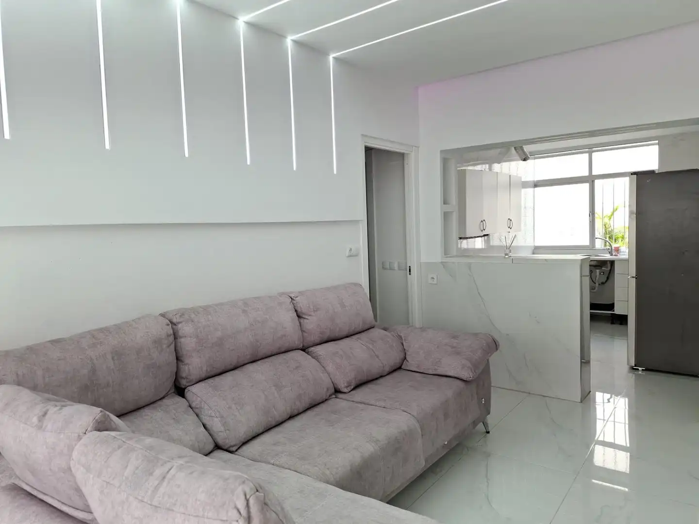 Sala de estar de Piso en venta en Marbella con Aire acondicionado y Piscina comunitaria