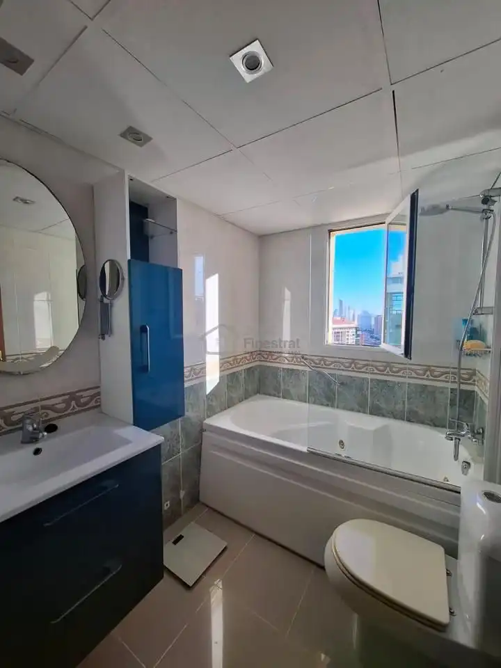 Badezimmer von Wohnung zum Verkauf in Villajoyosa / La Vila Joiosa mit Klimaanlage, Terrasse und Abstellraum