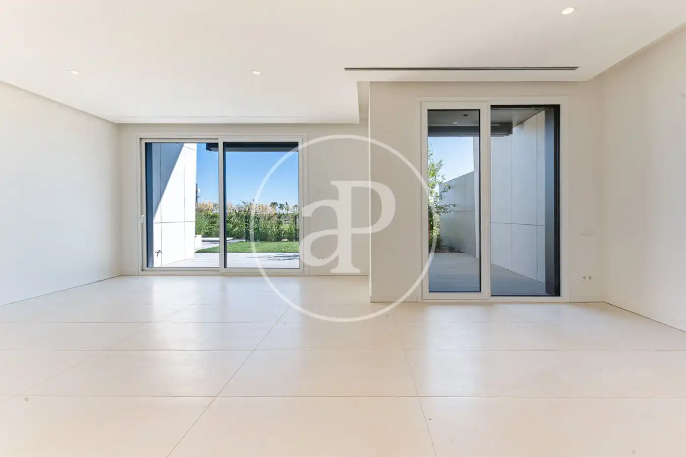 Exterior view of Flat for rent in Pozuelo de Alarcón  with Air Conditioner, Heating and Private garden
